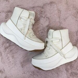 The North Face Platform Winter Boots – Cream / Ivory